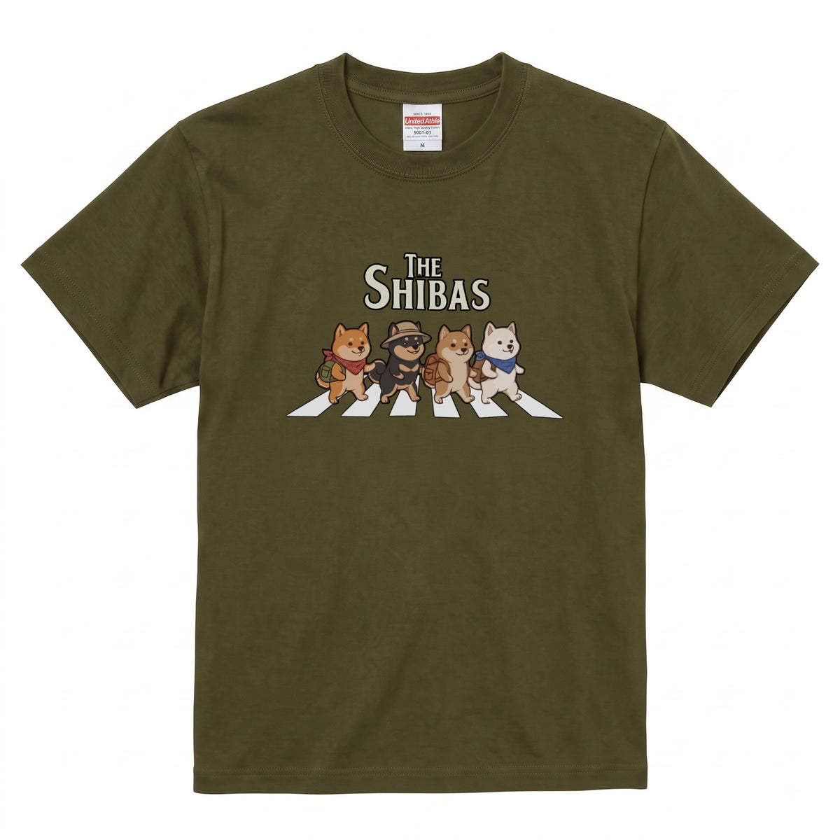 THE SHIBAS | 横断歩道 ゆるかわ 柴犬 キャンプ パロディTシャツ【犬好き・愛犬家・アウトドア・ギフトに最適】