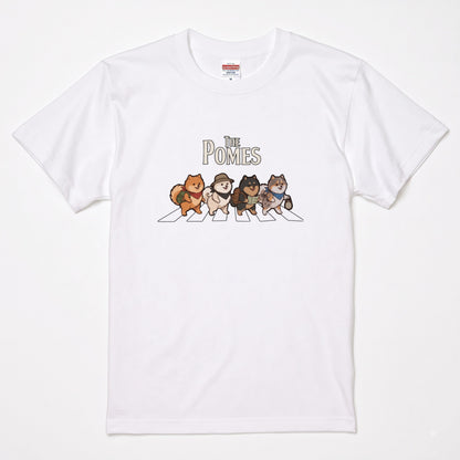 THE POMES | 横断歩道 ゆるかわ ポメラニアン キャンプ パロディTシャツ【犬好き・愛犬家・アウトドア・ギフトに最適】