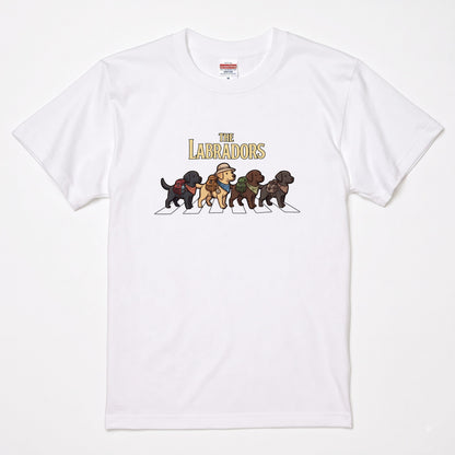 THE LABRADORS 横断歩道 キャンプ ゆるかわ Tシャツ 【犬好き・愛犬家・アウトドア・ギフトに最適】