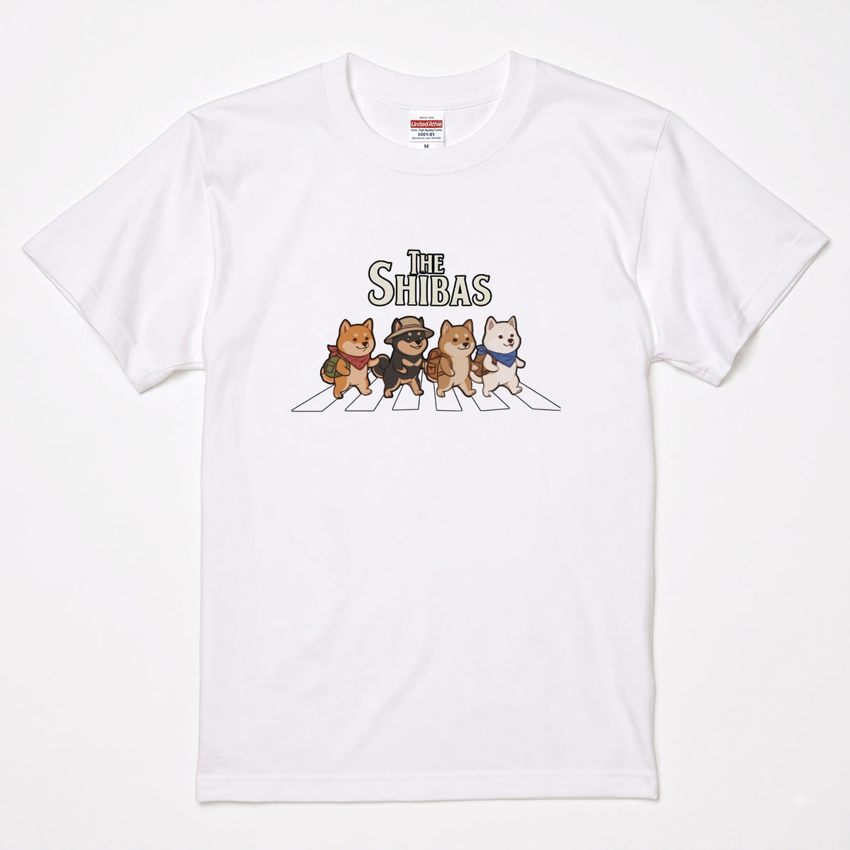 THE SHIBAS | 横断歩道 ゆるかわ 柴犬 キャンプ パロディTシャツ【犬好き・愛犬家・アウトドア・ギフトに最適】