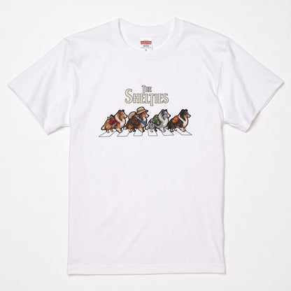 THE SHELTIES 横断歩道 キャンプ ゆるかわ Tシャツ 【犬好き・愛犬家・アウトドア・ギフトに最適】
