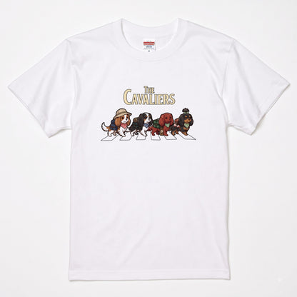 THE CAVALIERS 横断歩道 キャンプ ゆるかわ Tシャツ 【犬好き・愛犬家・アウトドア・ギフトに最適】