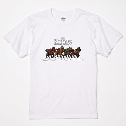 THE KAIKENS | 横断歩道 ゆるかわ 甲斐犬 キャンプ パロディTシャツ【犬好き・愛犬家・アウトドア・ギフトに最適】