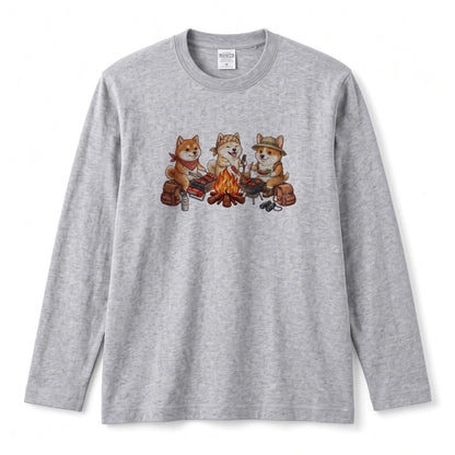 柴犬たちの焚き火BBQ 長袖Tシャツ