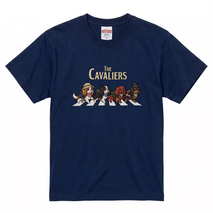 THE CAVALIERS 横断歩道 キャンプ ゆるかわ Tシャツ 【犬好き・愛犬家・アウトドア・ギフトに最適】
