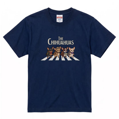 THE CHIHUAHUAS | 横断歩道 ゆるかわ チワワ キャンプ パロディTシャツ【犬好き・愛犬家・アウトドア・ギフトに最適】