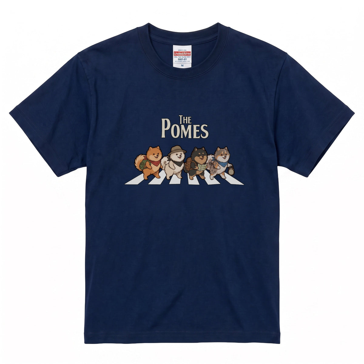 THE POMES | 横断歩道 ゆるかわ ポメラニアン キャンプ パロディTシャツ【犬好き・愛犬家・アウトドア・ギフトに最適】