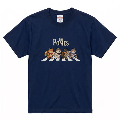 THE POMES | 横断歩道 ゆるかわ ポメラニアン キャンプ パロディTシャツ【犬好き・愛犬家・アウトドア・ギフトに最適】