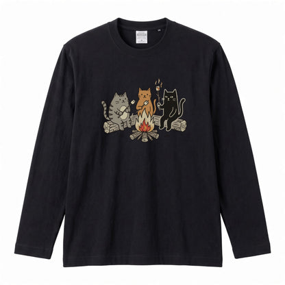 猫たちの焚き火マシュマロ 長袖Tシャツ