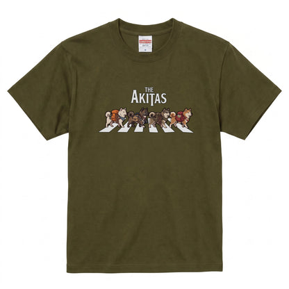THE AKITAS | 横断歩道 ゆるかわ 秋田犬 キャンプ パロディTシャツ【犬好き・愛犬家・アウトドア・ギフトに最適】