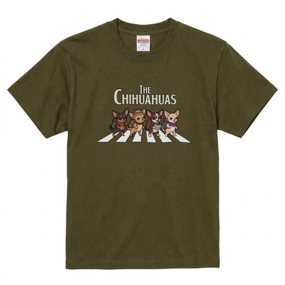 THE CHIHUAHUAS | 横断歩道 ゆるかわ チワワ キャンプ パロディTシャツ【犬好き・愛犬家・アウトドア・ギフトに最適】