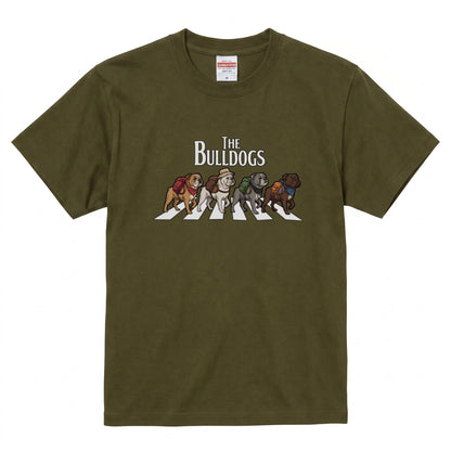 THE BULLDOGS | 横断歩道 ゆるかわ ブルドッグ キャンプ パロディTシャツ【犬好き・愛犬家・アウトドア・ギフトに最適】