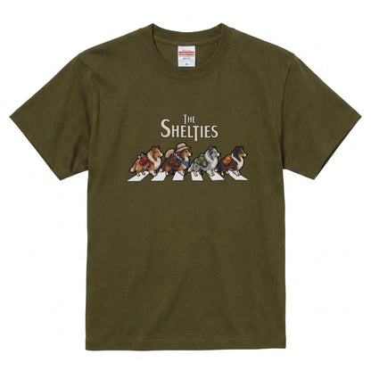 THE SHELTIES 横断歩道 キャンプ ゆるかわ Tシャツ 【犬好き・愛犬家・アウトドア・ギフトに最適】