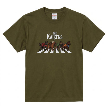 THE KAIKENS | 横断歩道 ゆるかわ 甲斐犬 キャンプ パロディTシャツ【犬好き・愛犬家・アウトドア・ギフトに最適】