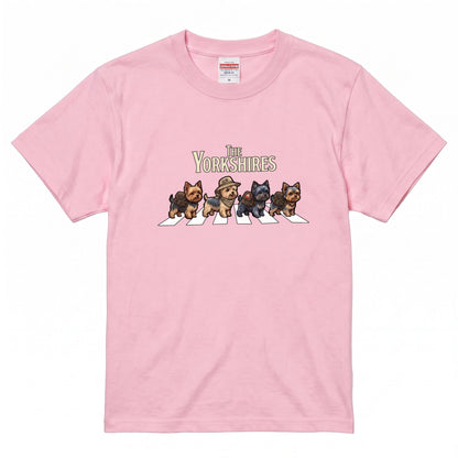 THE YORKSHIRES 横断歩道 キャンプ ゆるかわ Tシャツ 【犬好き・愛犬家・アウトドア・ギフトに最適】