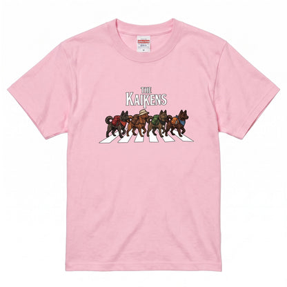 THE KAIKENS | 横断歩道 ゆるかわ 甲斐犬 キャンプ パロディTシャツ【犬好き・愛犬家・アウトドア・ギフトに最適】