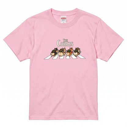 THE CORGIS | コーギー 横断歩道 ゆるかわパロディTシャツ【犬好き・愛犬家・ギフトに最適】