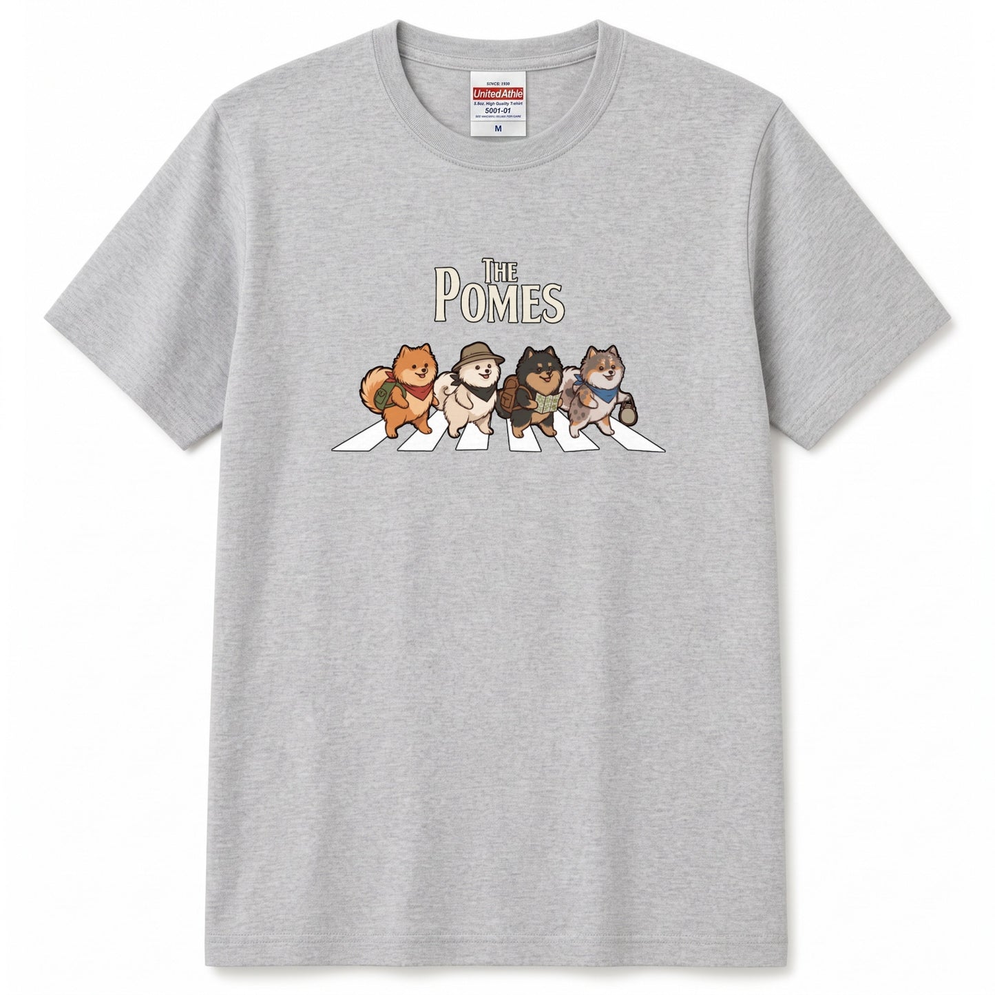 THE POMES | 横断歩道 ゆるかわ ポメラニアン キャンプ パロディTシャツ【犬好き・愛犬家・アウトドア・ギフトに最適】