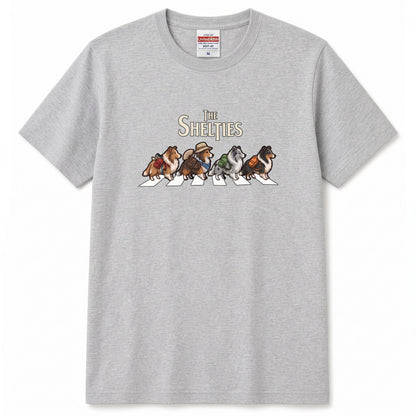 THE SHELTIES 横断歩道 キャンプ ゆるかわ Tシャツ 【犬好き・愛犬家・アウトドア・ギフトに最適】