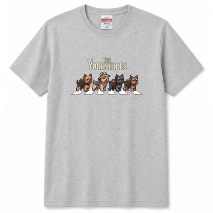 THE YORKSHIRES 横断歩道 キャンプ ゆるかわ Tシャツ 【犬好き・愛犬家・アウトドア・ギフトに最適】