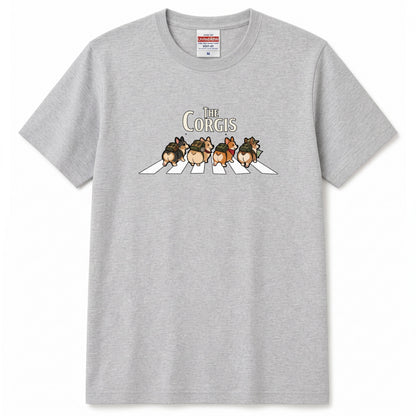 THE CORGIS | コーギー 横断歩道 ゆるかわパロディTシャツ【犬好き・愛犬家・ギフトに最適】