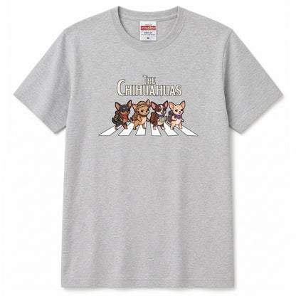 THE CHIHUAHUAS | 横断歩道 ゆるかわ チワワ キャンプ パロディTシャツ【犬好き・愛犬家・アウトドア・ギフトに最適】