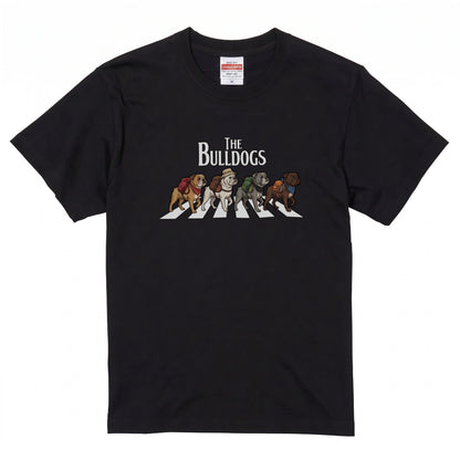 THE BULLDOGS | 横断歩道 ゆるかわ ブルドッグ キャンプ パロディTシャツ【犬好き・愛犬家・アウトドア・ギフトに最適】