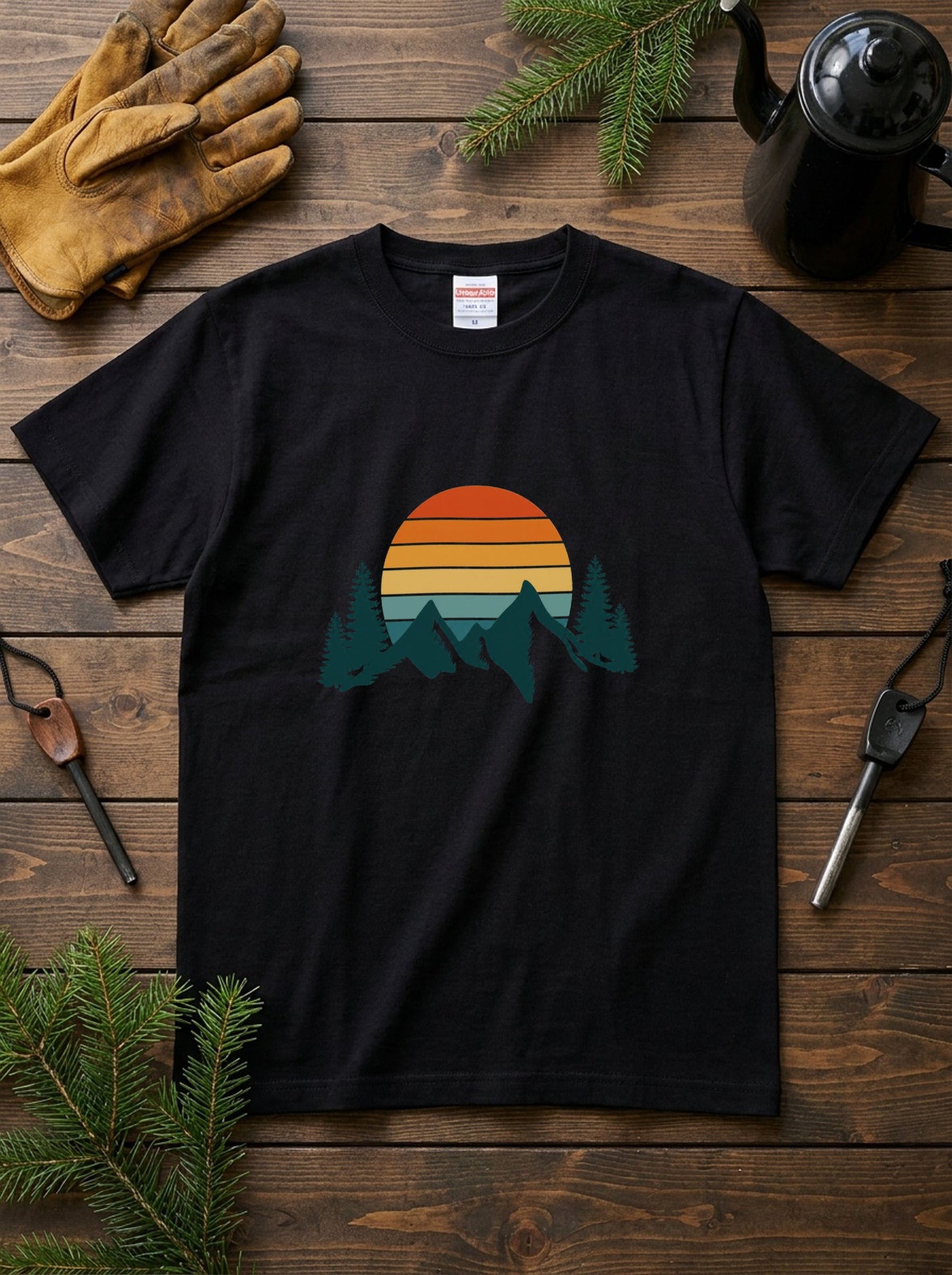 レトロ サンセット（夕日）山 Tシャツ - ヴィンテージ風 70年代 80年代 グラフィックTシャツ 登山 キャンプ 服