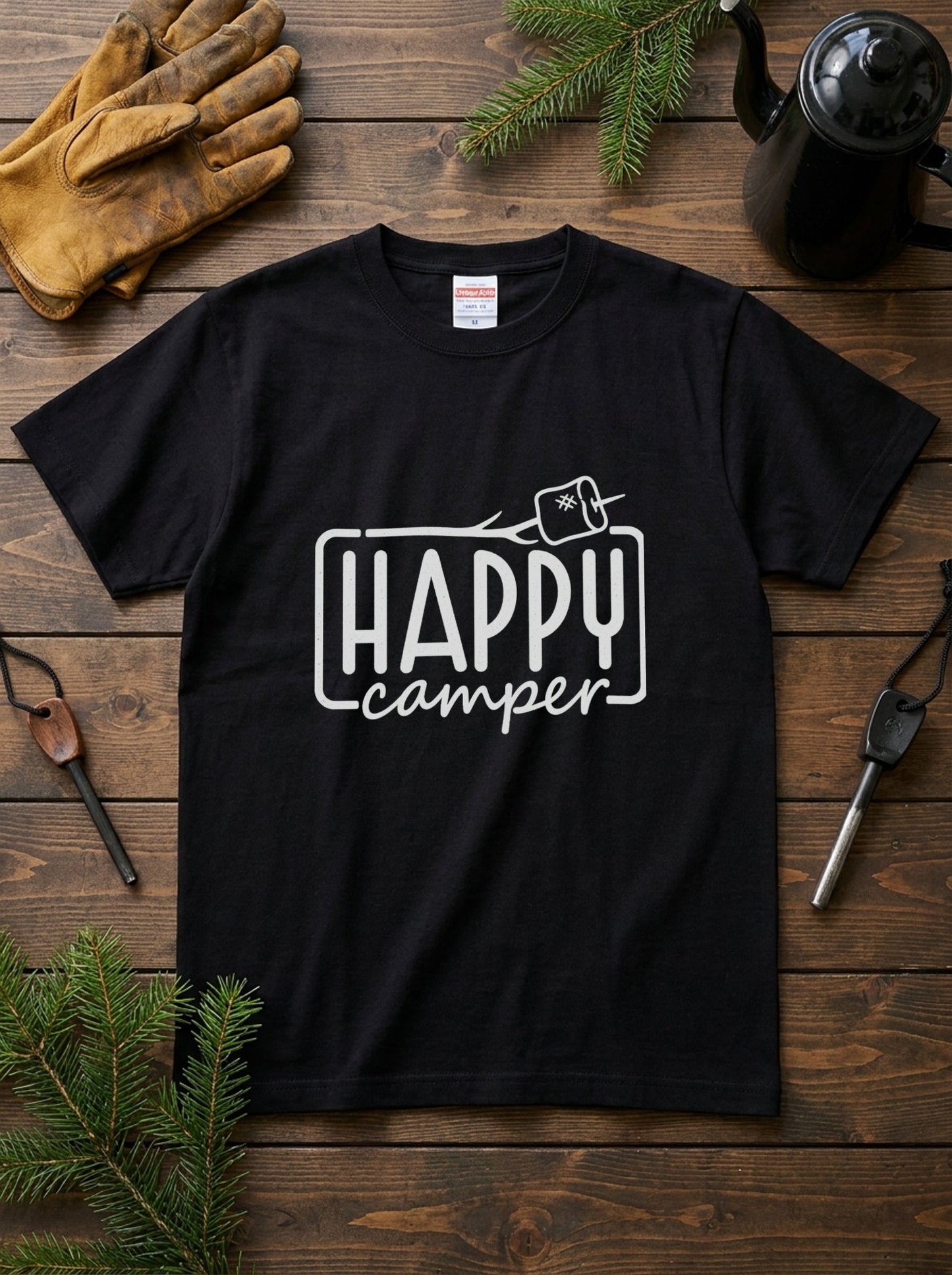 「Happy camper」ハッピーキャンパー Tシャツ - マシュマロ 焼き 焚き火 イラストTシャツ アウトドア 服