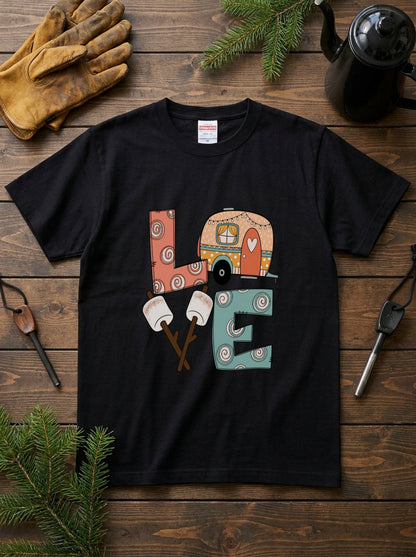 「LOVE」 キャンピング Tシャツ - かわいい レトロ キャンピングカー マシュマロ イラスト キャンプ 服