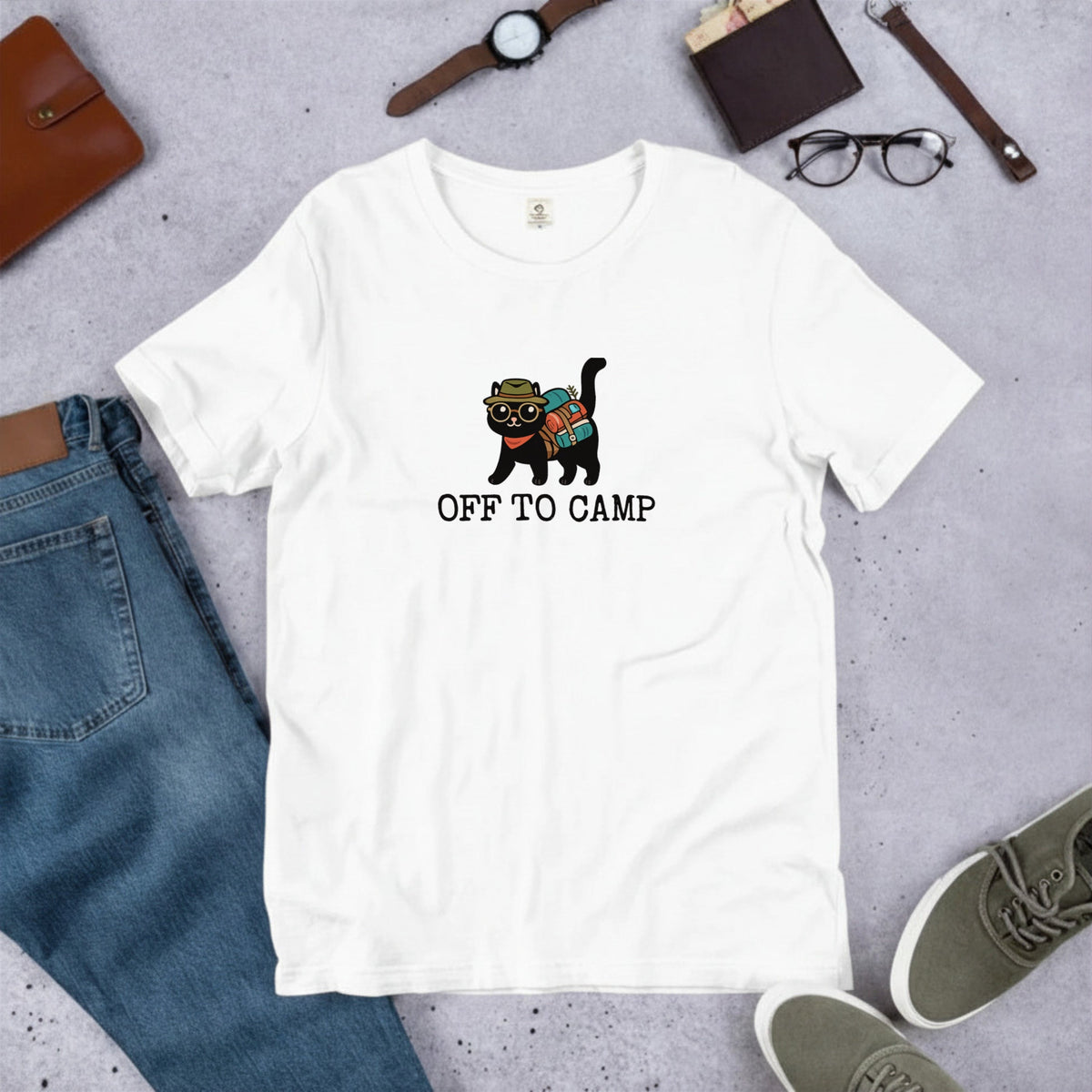リュック猫「OFF TO CAMP」Tシャツ | かわいい 猫好き キャンプ ウェア