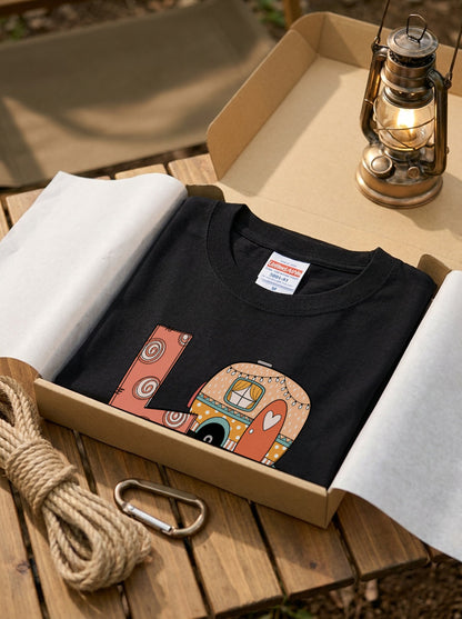 「LOVE」 キャンピング Tシャツ - かわいい レトロ キャンピングカー マシュマロ イラスト キャンプ 服