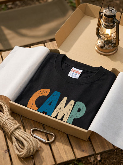 レトロ 「CAMP LIFE」 キャンプ Tシャツ - ヴィンテージ風 70年代 焚き火 グラフィックTシャツ アウトドア 服