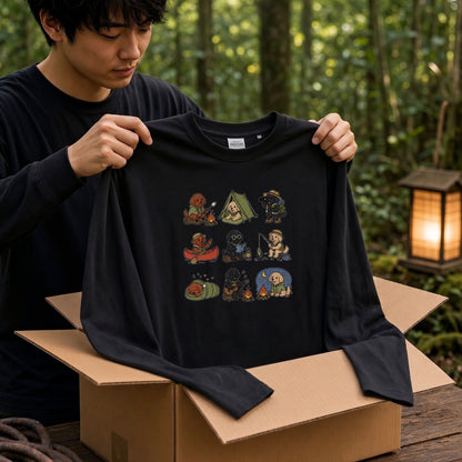POODLE CAMP | 手描き風 トイプードル キャンプギア かわいい グラフィック 長袖Tシャツ【犬雑貨・秋キャンプ・ルームウェア・ギフトに最適】