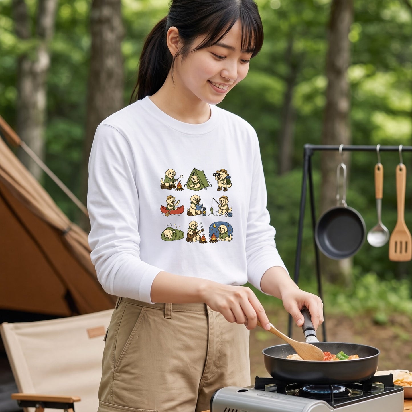 GOLDEN CAMP | 手描き風 ゴールデンレトリバー キャンプギア かわいい グラフィック 長袖Tシャツ【犬雑貨・秋キャンプ・ルームウェア・ギフトに最適】
