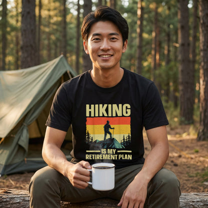 Hiking Is My Retirement Plan Tシャツ ｜ 登山・ハイキング・アウトドア・退職祝い・レトロに人気