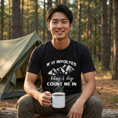 【If It Involves Hiking & Dogs】山脈＆愛犬足跡 モノトーン黒Tシャツ | CAMPMODE