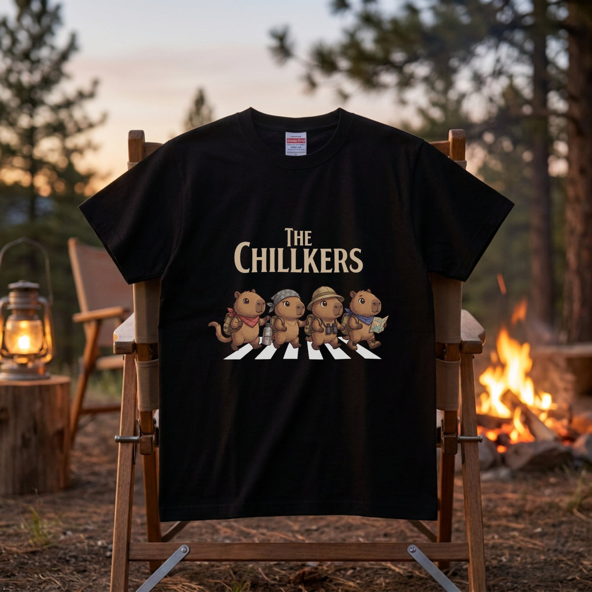 THE CHILLKERS | 横断歩道 ゆるかわ カピバラ キャンプ パロディTシャツ【カピバラ好き・アウトドア・ギフトに最適】