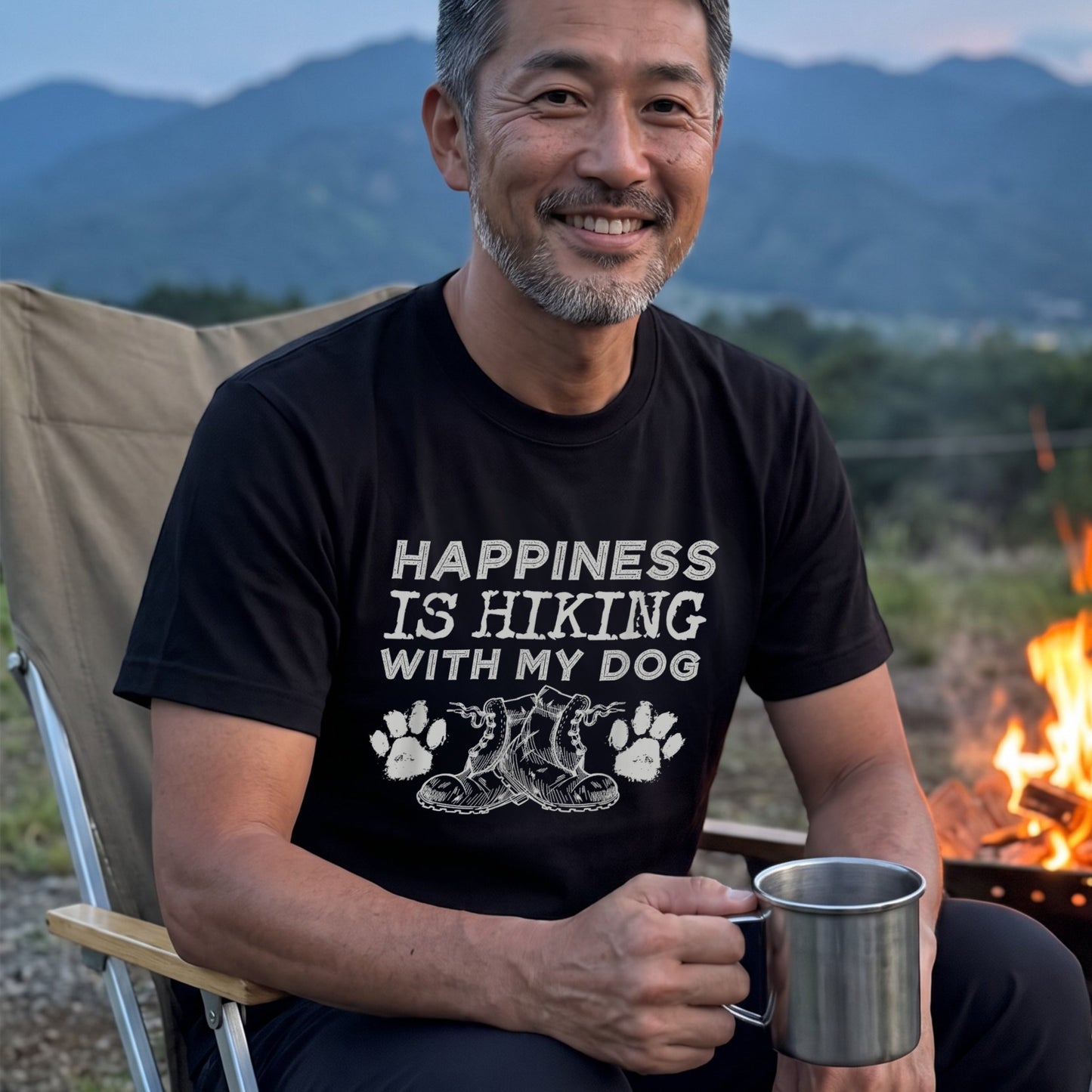 Happiness is Hiking with My Dog Tシャツ ｜ 犬好き・愛犬・登山・ハイキング・アウトドアに人気