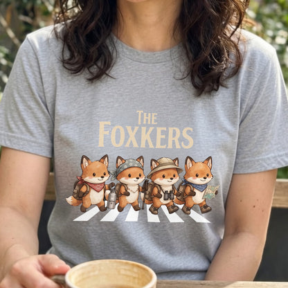THE FOXKERS | 横断歩道 ゆるかわ キツネ キャンプ パロディTシャツ【狐好き・アウトドア・ギフトに最適】