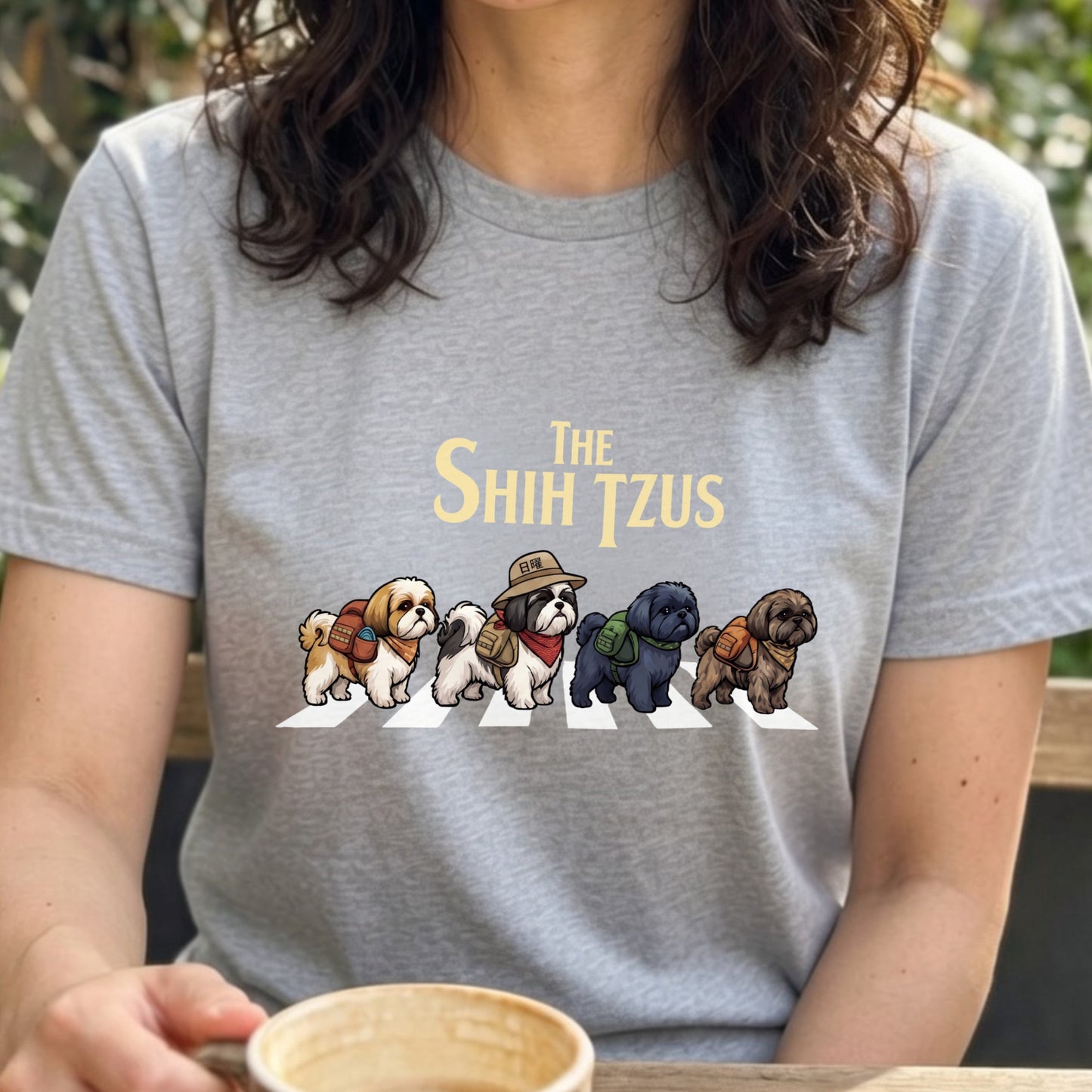 THE SHIH TZUS 横断歩道 キャンプ ゆるかわ パロディTシャツ 【犬好き・愛犬家・アウトドア・ギフトに最適】