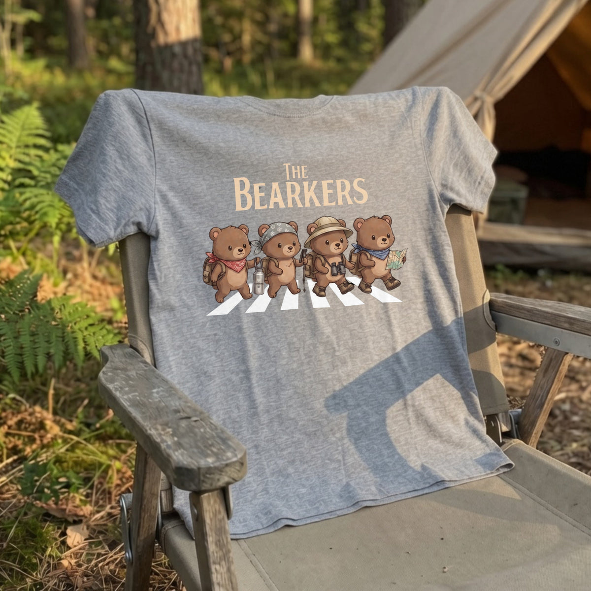 THE BEARKERS | 横断歩道 ゆるかわ クマ キャンプ パロディTシャツ【熊好き・アウトドア・ギフトに最適】