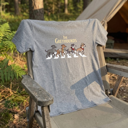 THE GREYHOUNDS 横断歩道 キャンプ ゆるかわ Tシャツ 【犬好き・愛犬家・アウトドア・ギフトに最適】