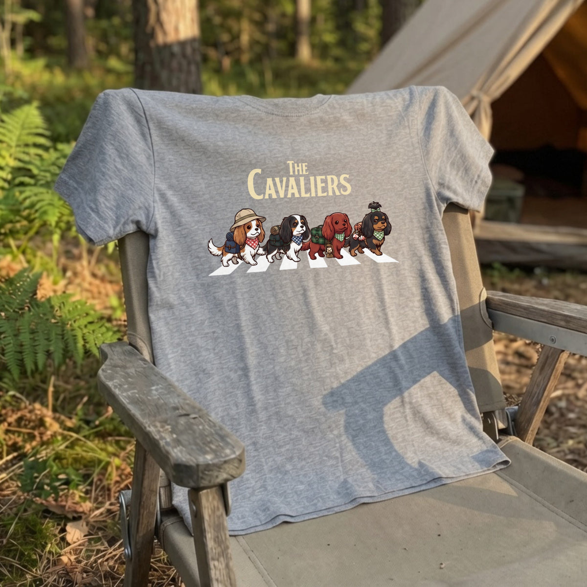 THE CAVALIERS 横断歩道 キャンプ ゆるかわ Tシャツ 【犬好き・愛犬家・アウトドア・ギフトに最適】