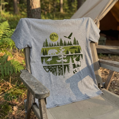 【Wildlife Forest Animals】月夜の森と野生動物 アート層グラフィック 白Tシャツ | CAMPMODE