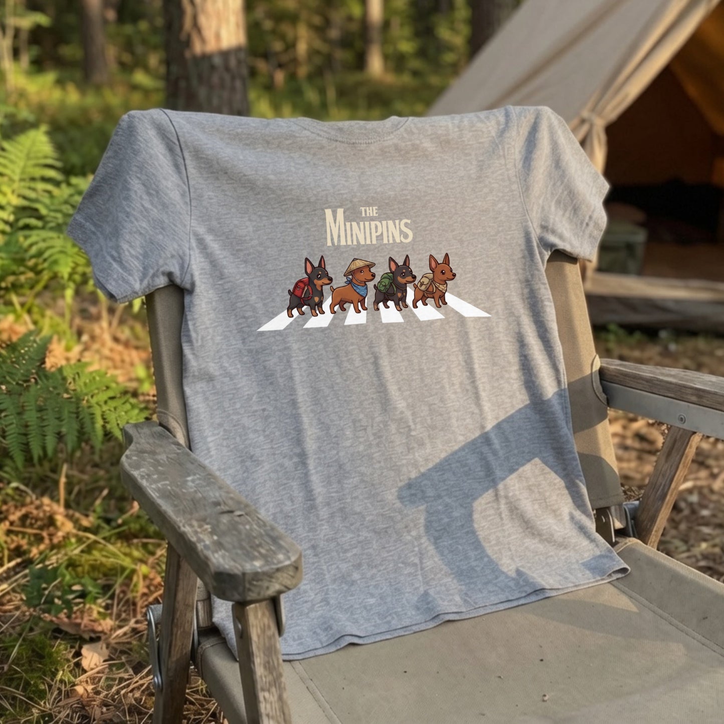 THE MINIPINS 横断歩道 キャンプ ゆるかわ Tシャツ 【犬好き・愛犬家・アウトドア・ギフトに最適】