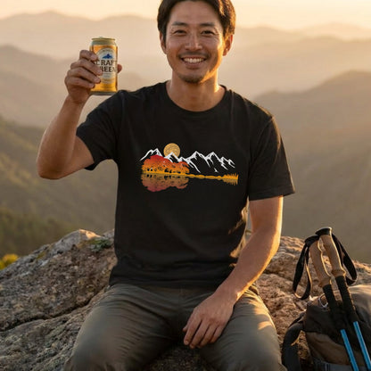 【ギター＆秋の紅葉・水面リフレクション】おしゃれキャンプ黒Tシャツ | CAMPMODE