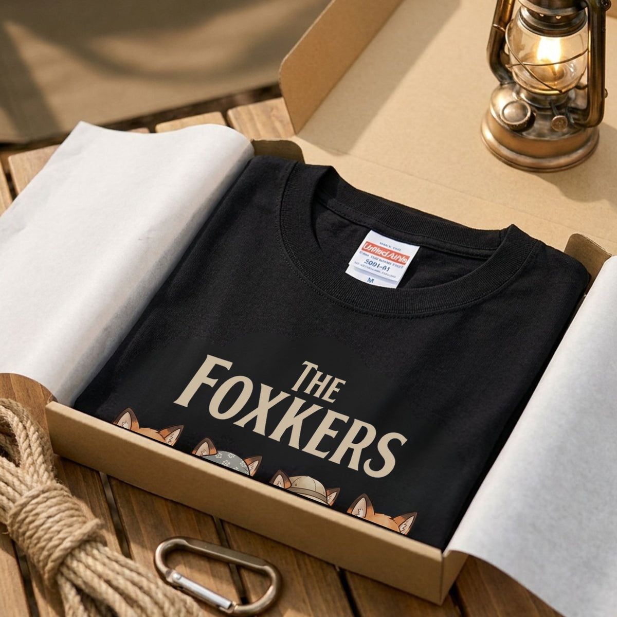 THE FOXKERS | 横断歩道 ゆるかわ キツネ キャンプ パロディTシャツ【狐好き・アウトドア・ギフトに最適】