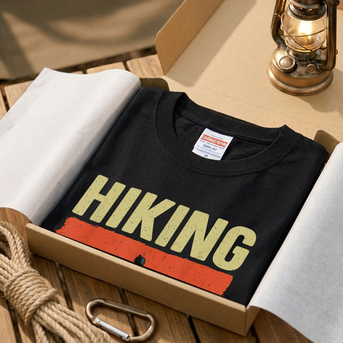 Hiking Is My Retirement Plan Tシャツ ｜ 登山・ハイキング・アウトドア・退職祝い・レトロに人気