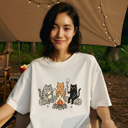 焚き火 猫マシュマロ Tシャツ - CAMPMODE | キャンプ ウェア